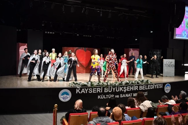 Kayseri Büyükşehir'den müzikal oyunu