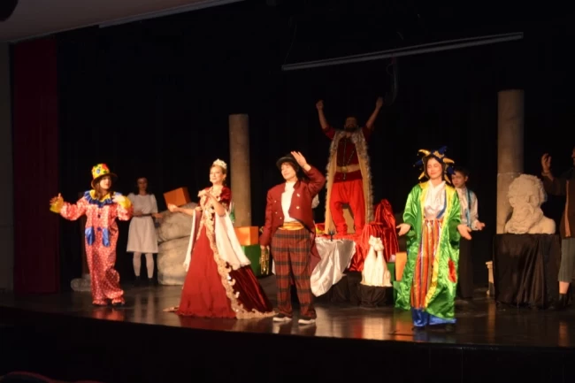 "Midas'ın Kulakları" tiyatrosu çocuklardan tam not aldı