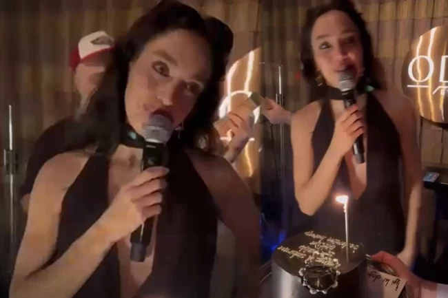 Aybüke Albere'ye sahnede pasta sürprizi