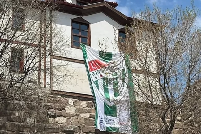 Bursaspor bayrağı Ankara Bursa Evi'nde
