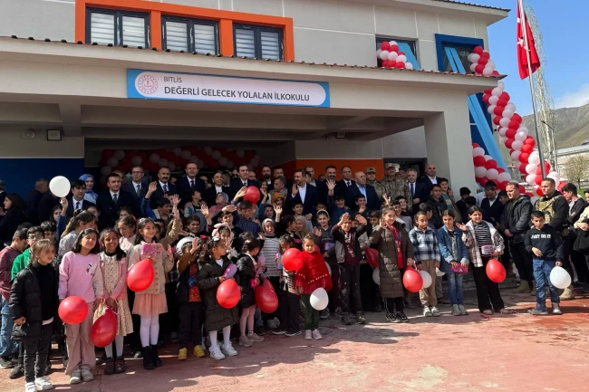 Bitlis'te 11'inci köy okulu