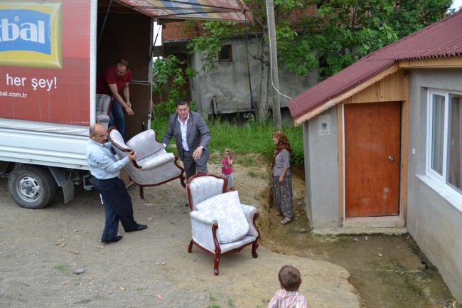 Şen Ailesine Haberal'dan Eşya Yardımı